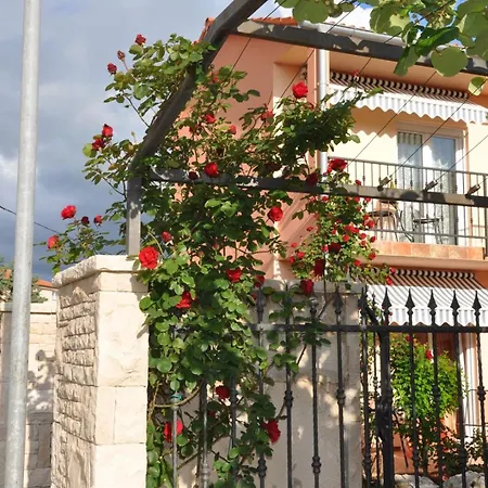 Guest house Secret Garden Medulin